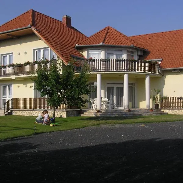Szalóky Apartmanház，位于根尼斯迪亚斯的酒店