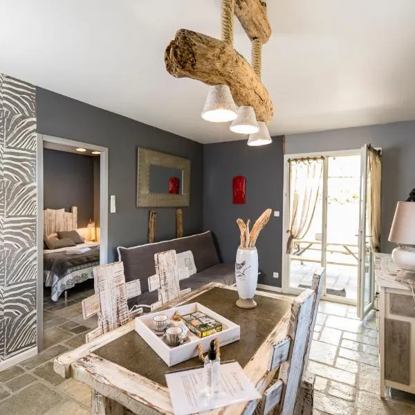 Charme & Confort- Les Cottages du Bassin d'Arcachon- Petit-déjeuner sur demande - Nuitée, Court séjour, Semaine，位于居让梅斯特拉的酒店