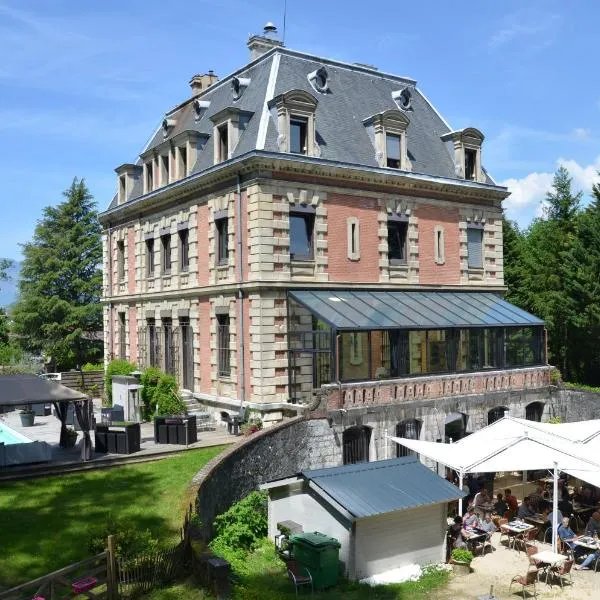 le château des arènes，位于日尔的酒店