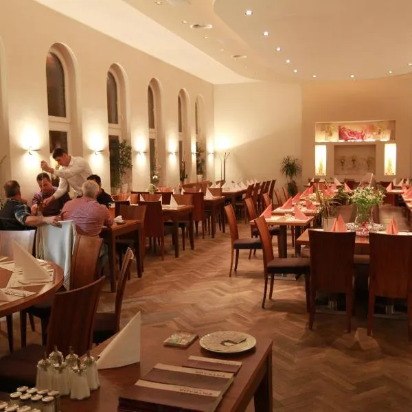 恩特瑞达餐厅酒店，位于Sennestadt的酒店