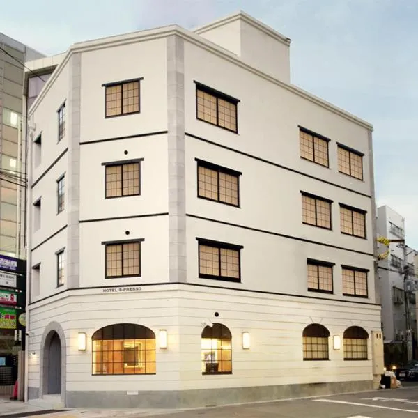 Hotel S-Presso Namba，位于大阪的酒店