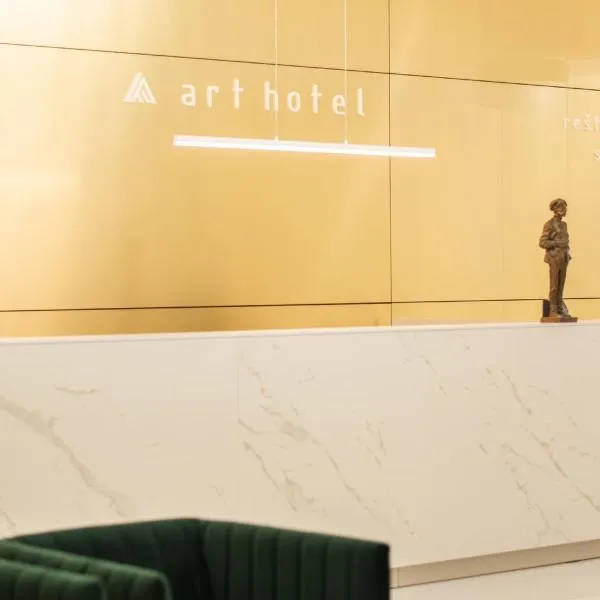 Art Hotel，位于Medzilaborce的酒店