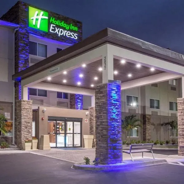 Holiday Inn Express - Naples South - I-75, an IHG Hotel，位于Lely Resort的酒店