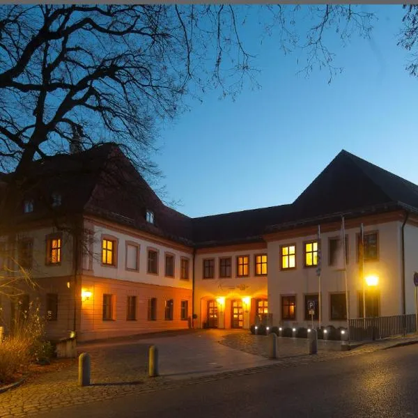 乌尔斯贝格克劳斯特布劳豪斯酒店，位于Neuburg an der Kammel的酒店