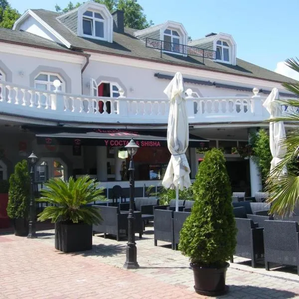 Y HOSTEL，位于巴拉通雷勒的酒店