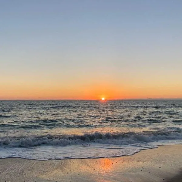 Direct Beach Access and View Satellite Beach Condo!，位于卫星海滩的酒店