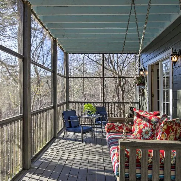 Cozy & Quiet Studio w/ Porch, Near Scenic Railway!，位于蓝岭的酒店