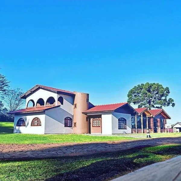 Hotel e Camping Espaço Verde Pousada，位于Cantagalo的酒店