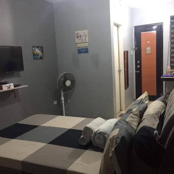 Lucena Meg's Studio Apmnt Deluxe rm-Near SM-Wifi，位于Tayabas的酒店