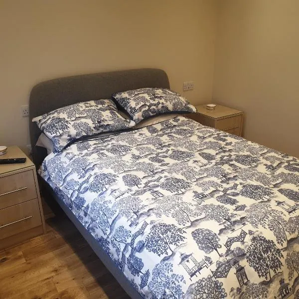 London Luxury Apartments 4 min walk from Ilford Station, with FREE PARKING FREE WIFI，位于依尔福的酒店