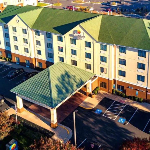 Comfort Inn Near Quantico Main Gate North，位于邓弗里斯的酒店