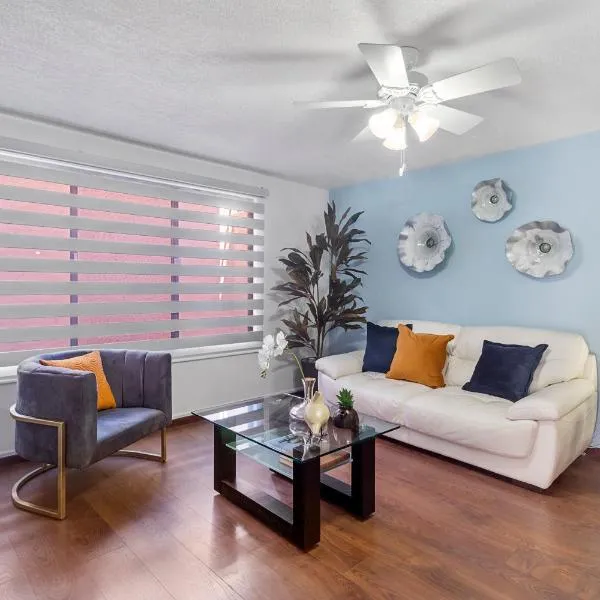 +MS +Fascinante Suite +Alberca y Jardines + Bernardo Quintana 18B，位于Mendiola的酒店