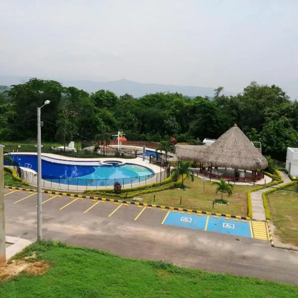 Casa Isabella (En condominio campestre)，位于托凯马的酒店