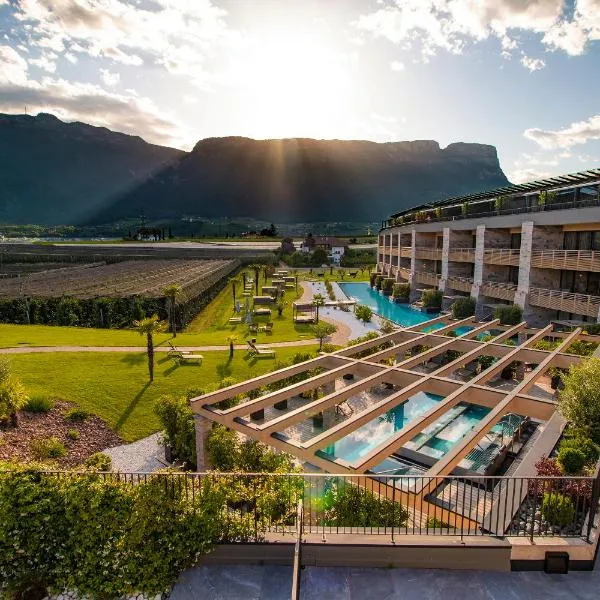 Weinegg Wellviva Resort，位于Mendola的酒店