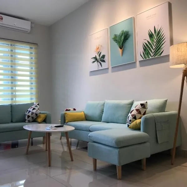 75 Cozy Home - Homestay Kluang (Gated and Guarded, Northern European Interior)，位于Simpang Renggam的酒店