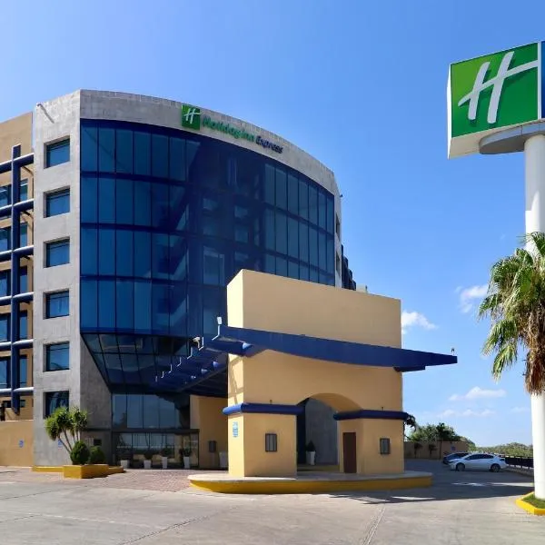 努沃拉雷多智选假日酒店，位于Laredo的酒店