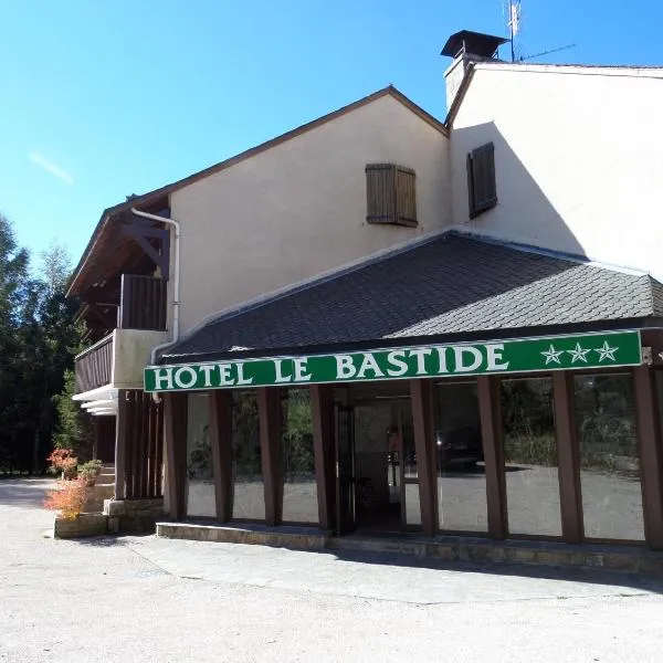 城堡庄园酒店，位于Malbouzon的酒店