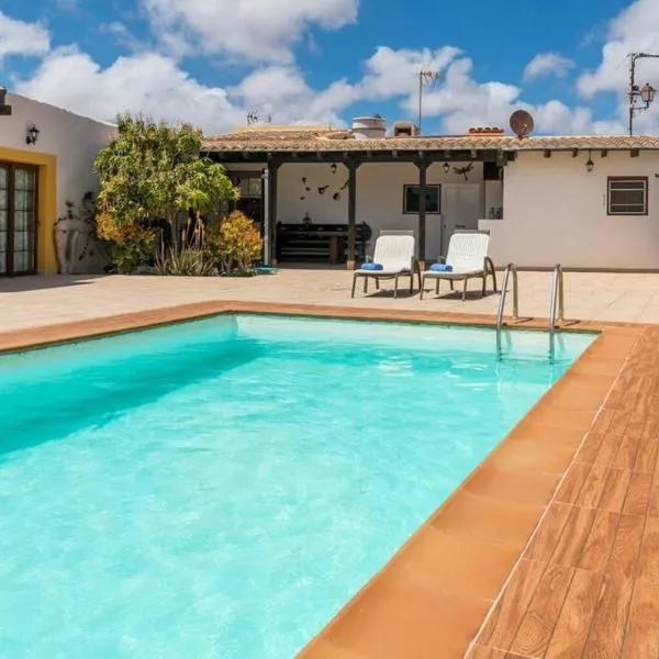 Casa rural con piscina privada Manitaga.，位于Valles de Ortega的酒店