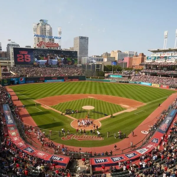 克利夫兰 - 独立城南部假日酒店&度假村，位于独立市的酒店