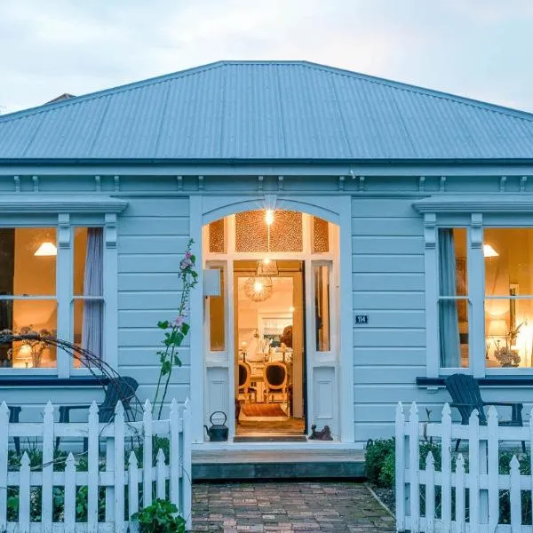 Villa Akaroa - Akaroa Pet Friendly Holiday Home，位于阿卡罗阿的酒店