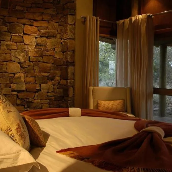 Buffalo Ridge Safari Lodge，位于Melorane的酒店