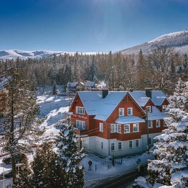 Hotel Willa Odkrywców，位于斯克拉斯卡波伦巴的酒店