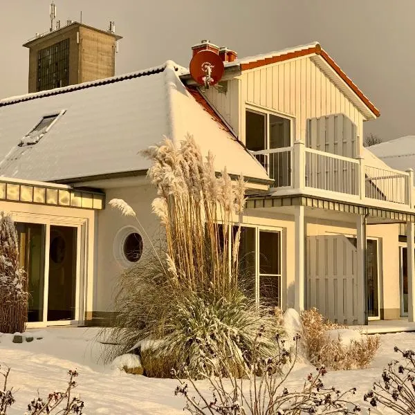 Fischerhus mit Boot,Sauna und Kamin je Seite，位于Bad Kleinen的酒店