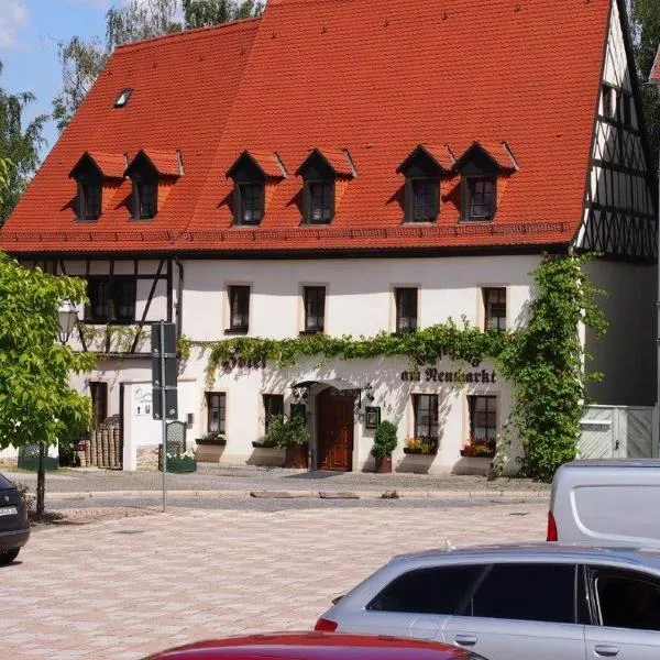 Hotel am Neumarkt，位于蔡茨的酒店