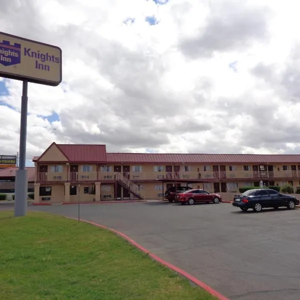 Knights Inn Phoenix at N Black Canyon Hwy，位于凤凰城的酒店