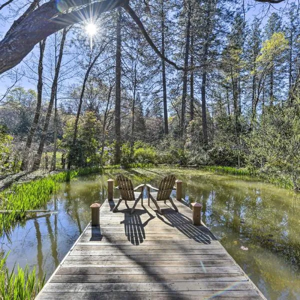 Peaceful Cottage with Grill and Yard in Grass Valley!，位于草谷的酒店