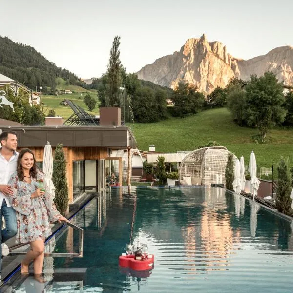 ABINEA Dolomiti Romantic SPA，位于卡斯特尔罗托的酒店