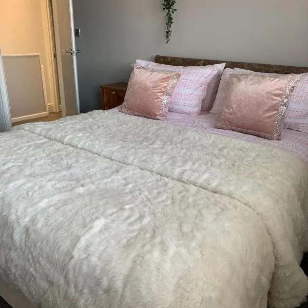 My Perfect Place Rooms & Apartments -Some rooms with Hot Tub- Free Parking，位于布莱克浦的酒店
