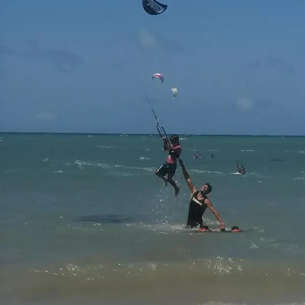 CASA MEUS AMIGOS KITESURF in the center of Cumbuco，位于泰巴的酒店