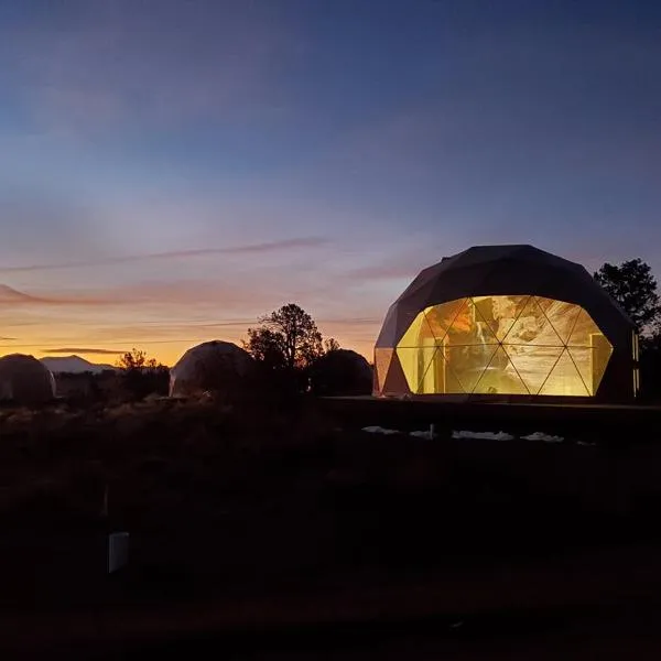 Clear Sky Resorts - Grand Canyon - Unique Sky Domes，位于瓦莱的酒店