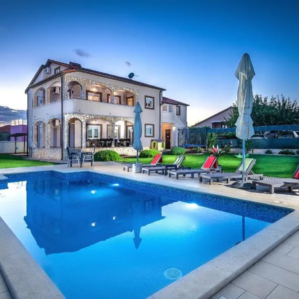 Villa Vanja - Jadreški，位于普拉的酒店