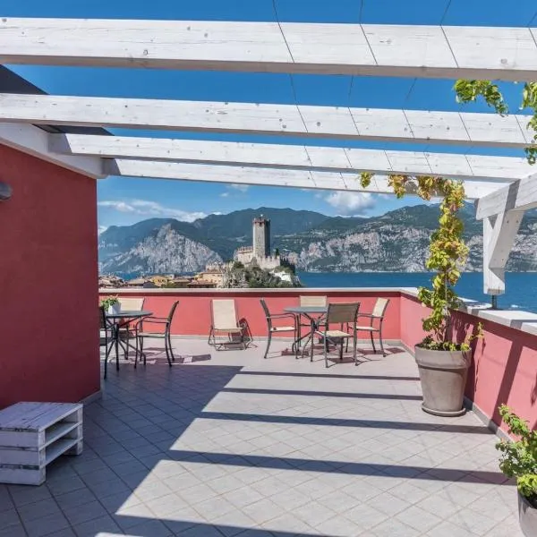 APPARTAMENTI Residence La Pergola，位于马尔切西内的酒店