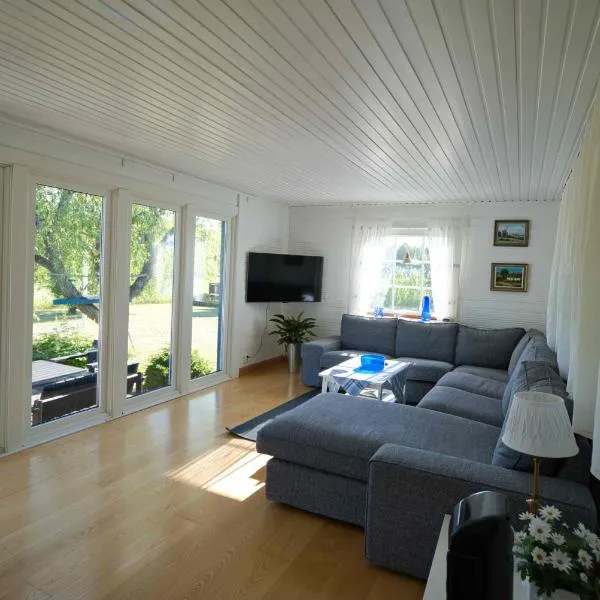 Rosenborgs Friluftspensionats stugor med kök，位于费尔耶斯塔登的酒店