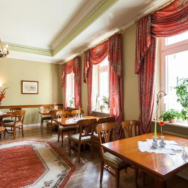 Hotel Garni Schlossgarten，位于乌塞林的酒店