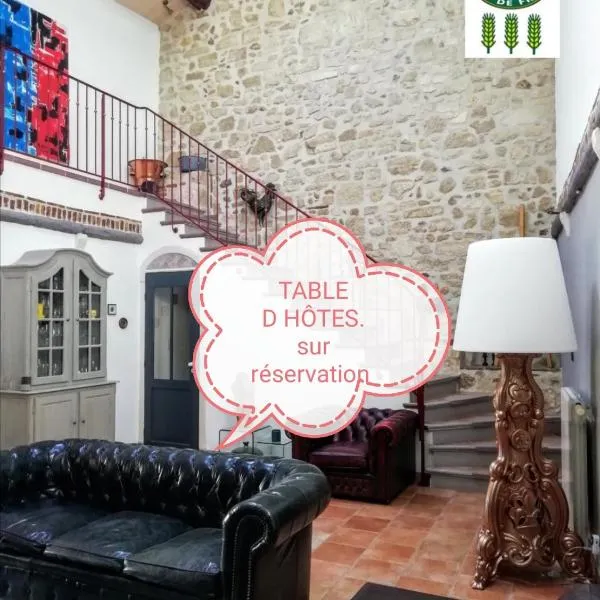 VILLA ARTEMIA Maison vigneronne - chambre d hôtes-B&B-piscine et spa，位于西让的酒店