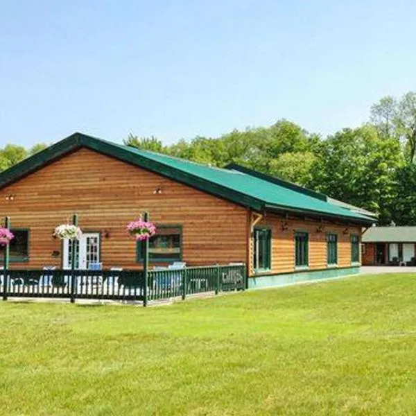 Adirondack Lodge Old Forge，位于旧福奇的酒店