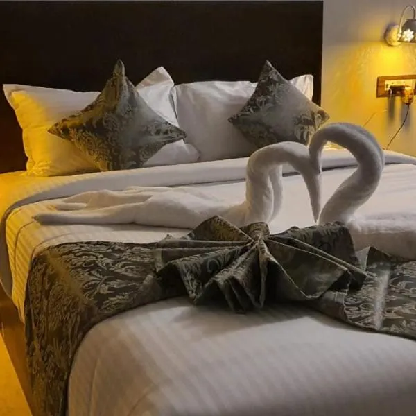 Le Supreme Inn (the lap of luxury)，位于蓬蒂切里的酒店