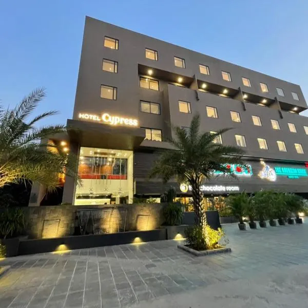 HOTEL CYPRESS，位于Kheda的酒店
