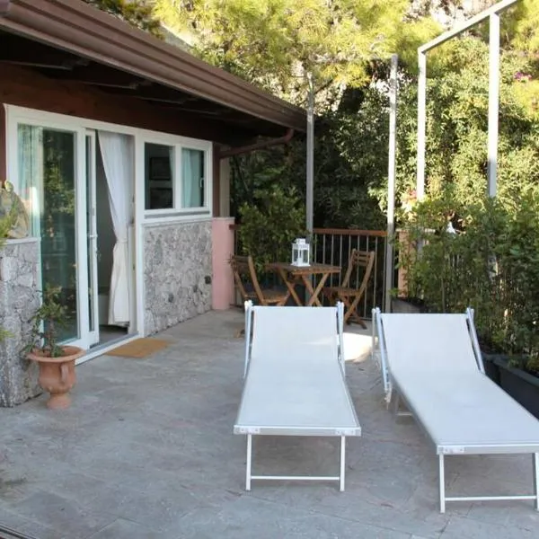 Chalet vista mare a Taormina con parcheggio Paolone House，位于陶尔米纳的酒店