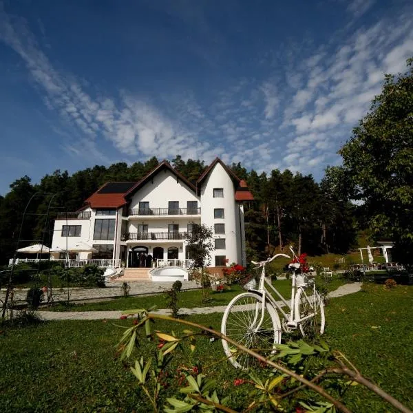 Pensiunea Baroc，位于Tărlungeni的酒店