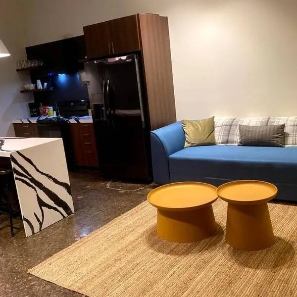 3E-*New* 5 min to UPMC Shadyside, sleeps 4，位于蒙罗维尔的酒店