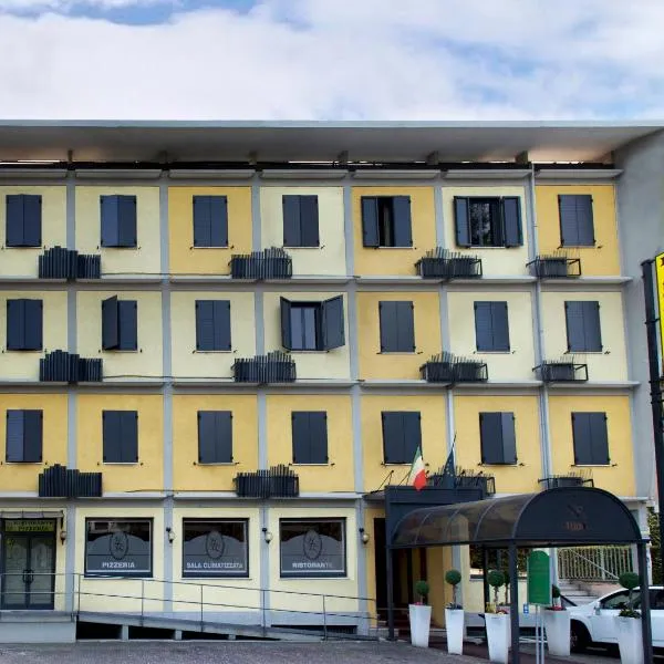 特雷里欧尼餐厅酒店，位于索马伦巴多的酒店