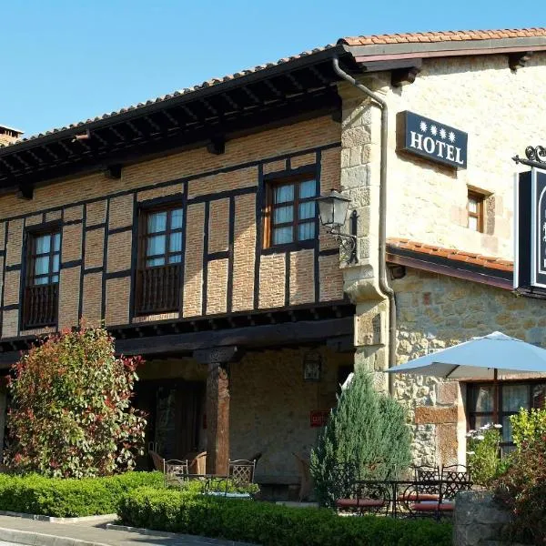 雷沃格卡索娜酒店，位于Villanueva de la Peña的酒店