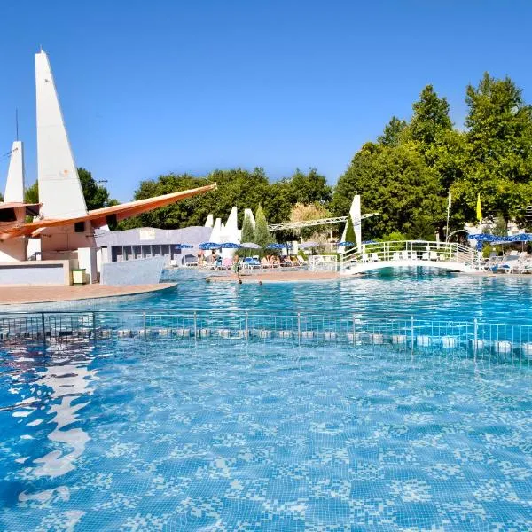 Hotel Ralitsa Aquaclub - Ultra All Inclusive plus Aquapark，位于Obrochishte的酒店
