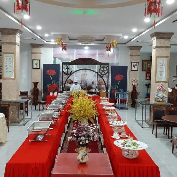 Phuc Ngoc Hotel，位于Giong Rieng的酒店