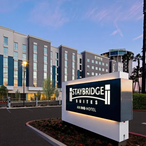 Staybridge Suites - Long Beach Airport, an IHG Hotel，位于贝尔弗劳尔的酒店